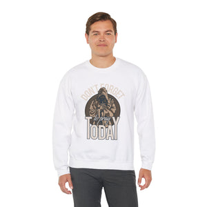 Don't Forget To Pray Today - Unisex Heavy Blend™ Crewneck Sweatshirt